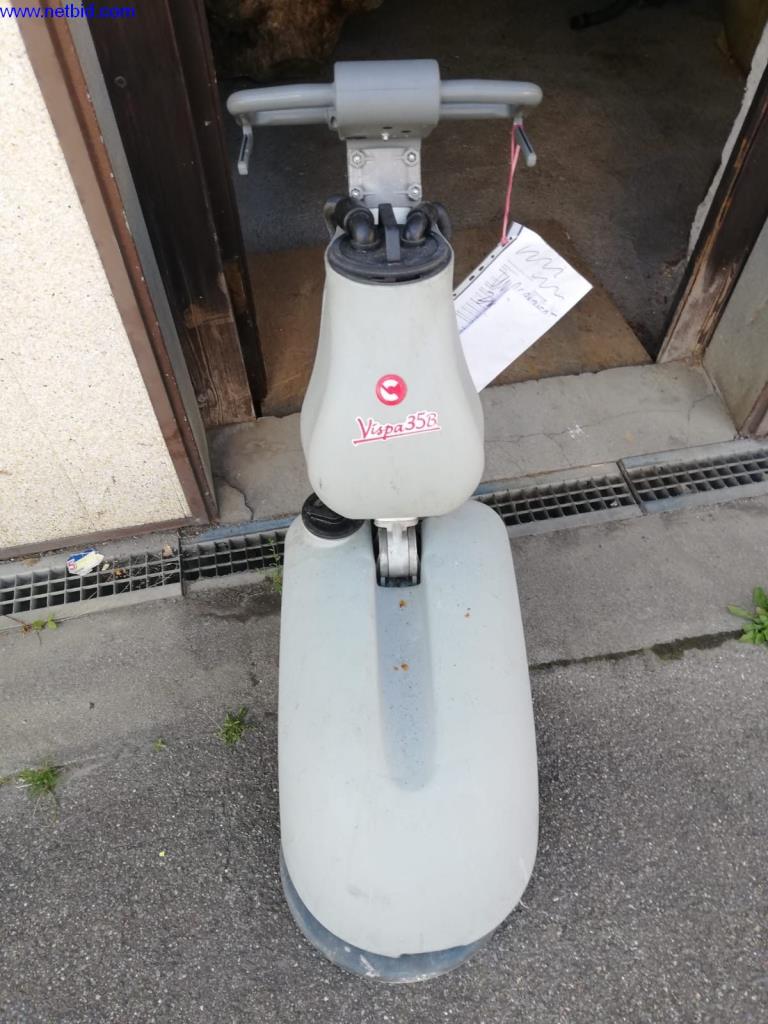 Used Comoc Vispa 35B Scrubber dryer for Sale (Auction Premium) | NetBid Industrial Auctions