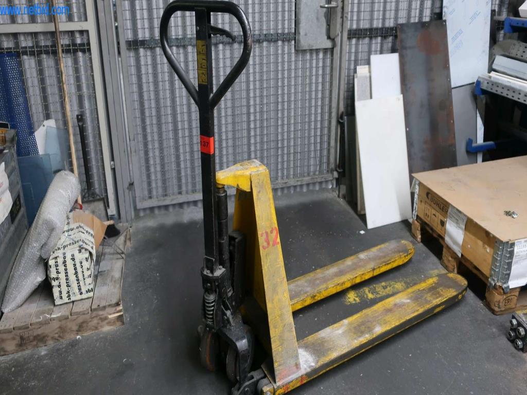 Used scissor lift truck for Sale (Auction Premium) | NetBid Industrial Auctions