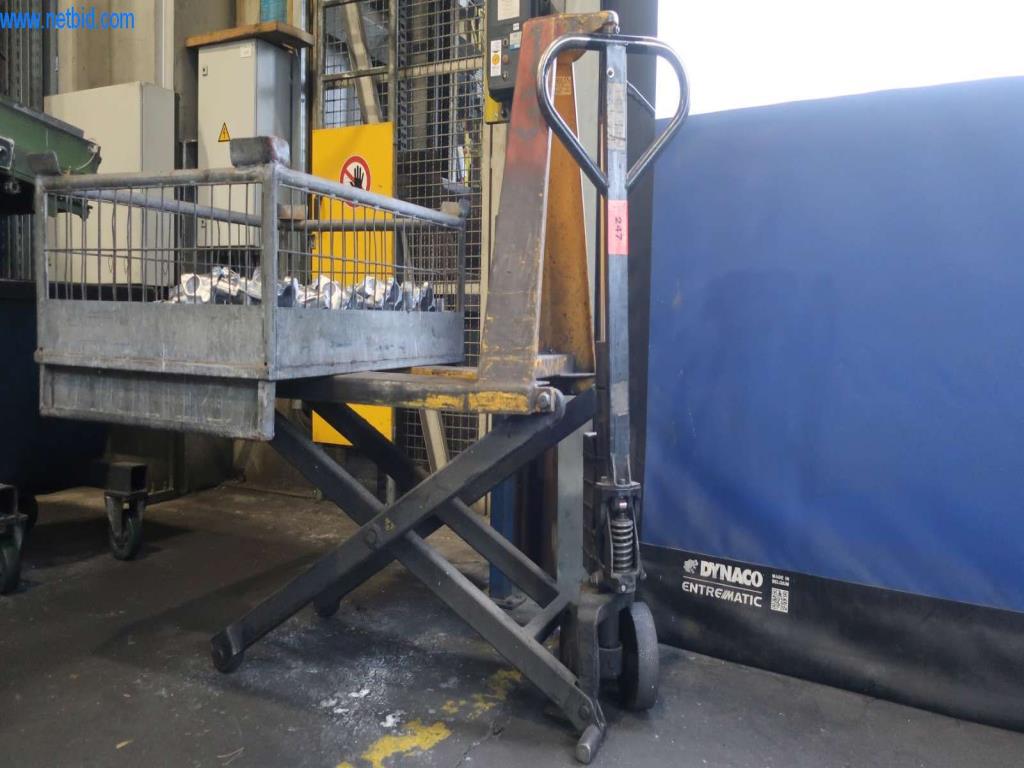 Used scissor lift truck for Sale (Auction Premium) | NetBid Industrial Auctions