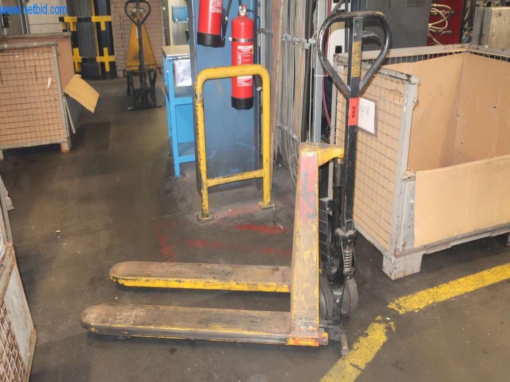 Used scissor lift truck for Sale (Auction Premium) | NetBid Industrial Auctions