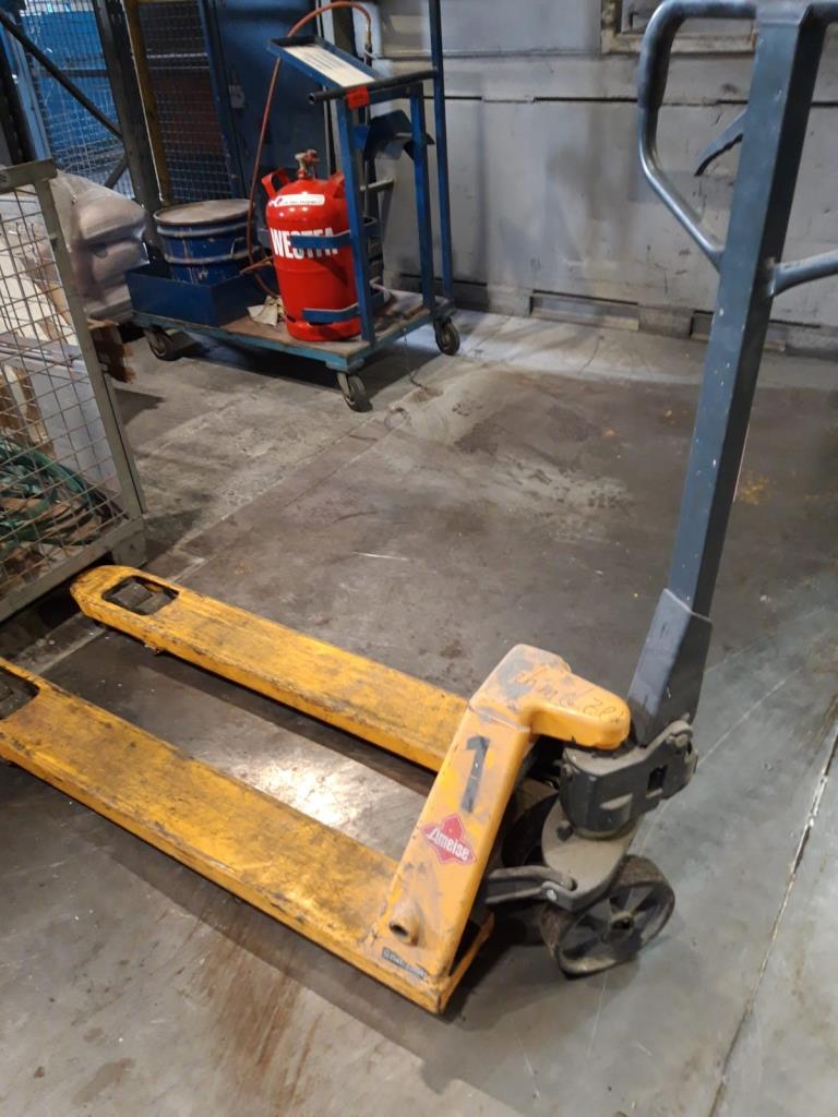 Used 3 pallet lift trucks  - later release 31.05.2021 for Sale (Auction Premium) | NetBid Industrial Auctions