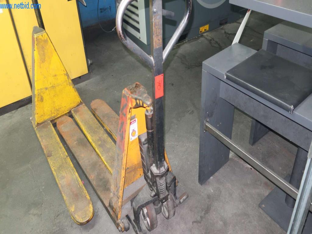 Used scissor lift truck for Sale (Auction Premium) | NetBid Industrial Auctions