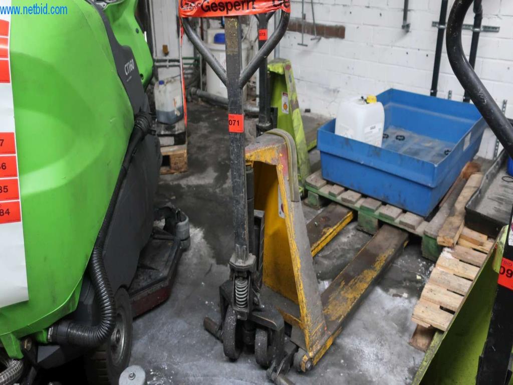 Used scissor lift truck for Sale (Auction Premium) | NetBid Industrial Auctions