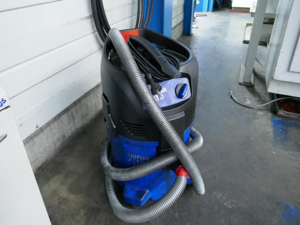 Used Nilfisk Alto Attix 30 Industrial vacuum cleaner for Sale (Auction Premium) | NetBid Industrial Auctions