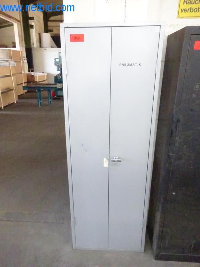 Metallflügeltürenschrank gebraucht kaufen (Auction Premium) | NetBid Industrie-Auktionen