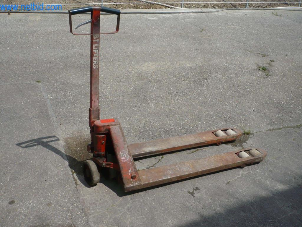 BT Lifter Gabelhubwagen gebraucht kaufen (Online Auction) | NetBid Industrie-Auktionen