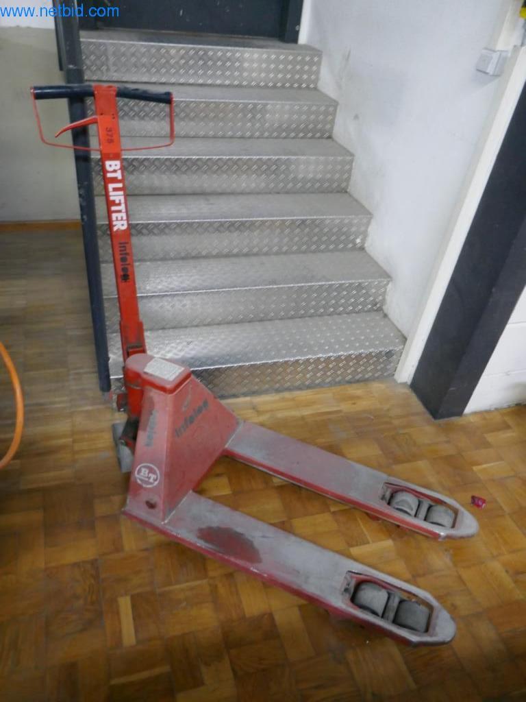 Used BT BT L 2000/10 Pallet truck for Sale (Auction Premium) | NetBid Industrial Auctions