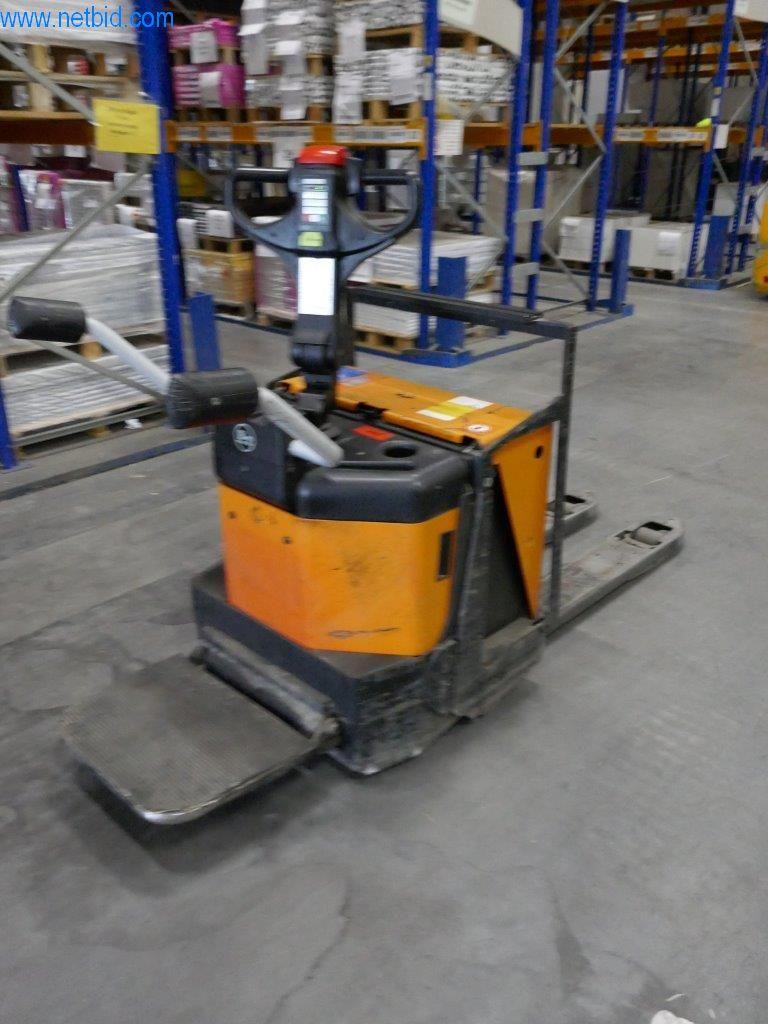 Used BT LPE200/8 Ride-on low-floor pallet truck for Sale (Auction Premium) | NetBid Industrial Auctions