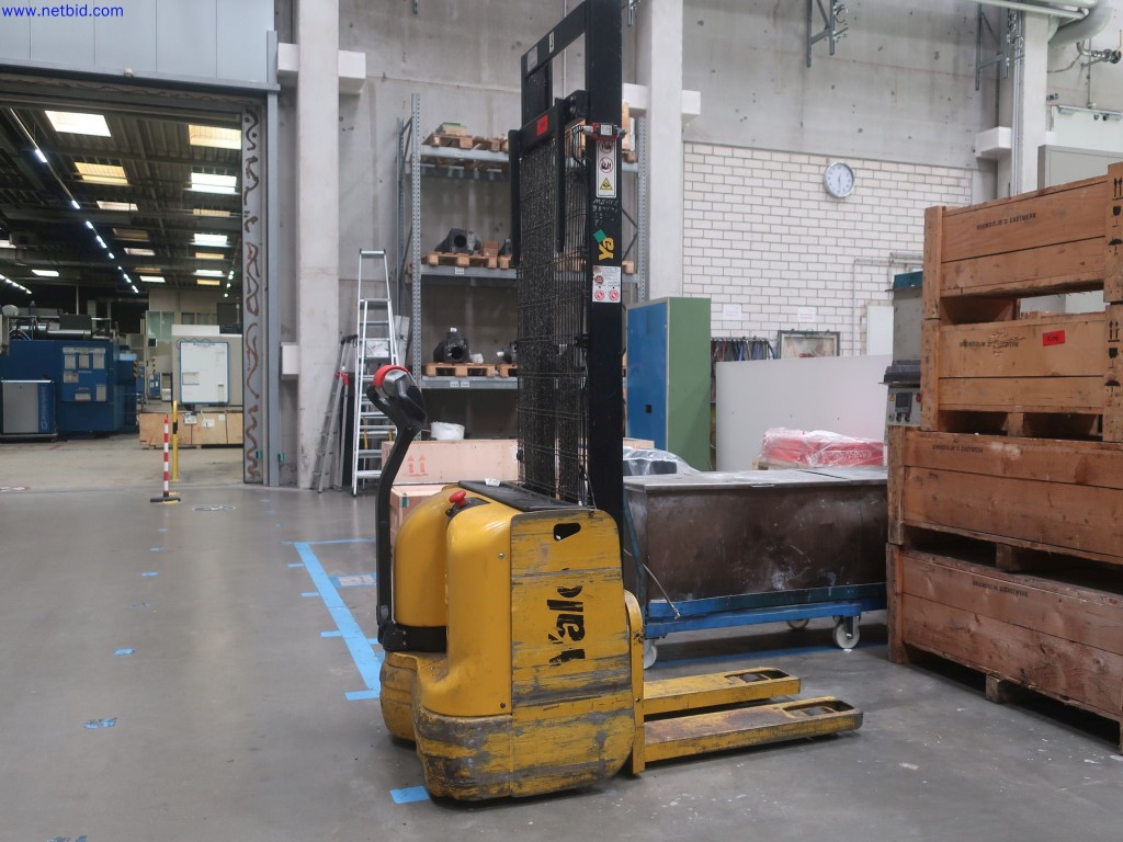 Used YALE MS10E Electric pedestrian pallet truck for Sale (Auction Premium) | NetBid Industrial Auctions