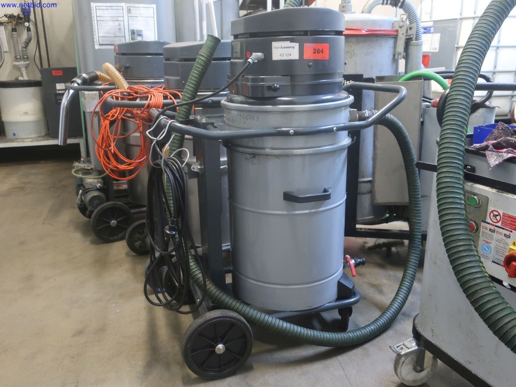 Used NILFISK VHO200 Industrial vacuum cleaner for Sale (Auction Premium) | NetBid Industrial Auctions