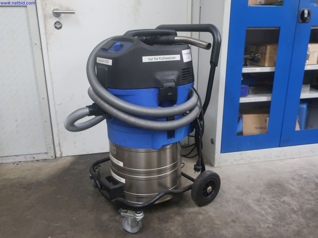 Used NILFISK Attix 751-11 Industrial vacuum cleaner for Sale (Auction Premium) | NetBid Industrial Auctions