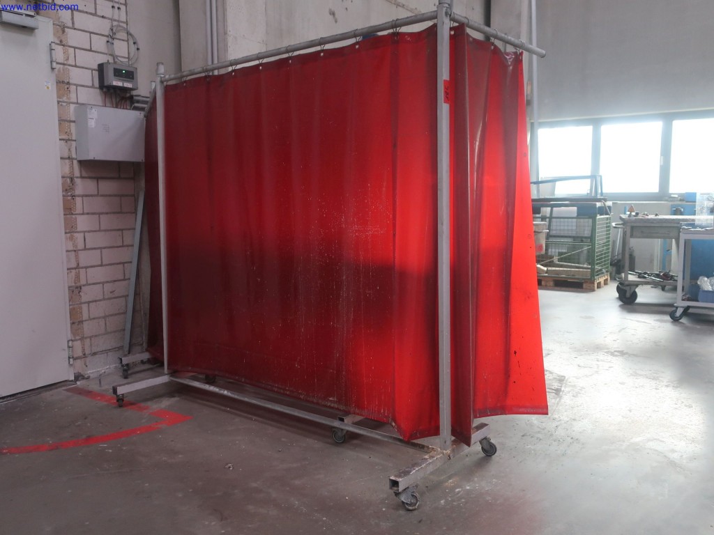 Used 4 Mobile welding partitions for Sale (Auction Premium) | NetBid Industrial Auctions