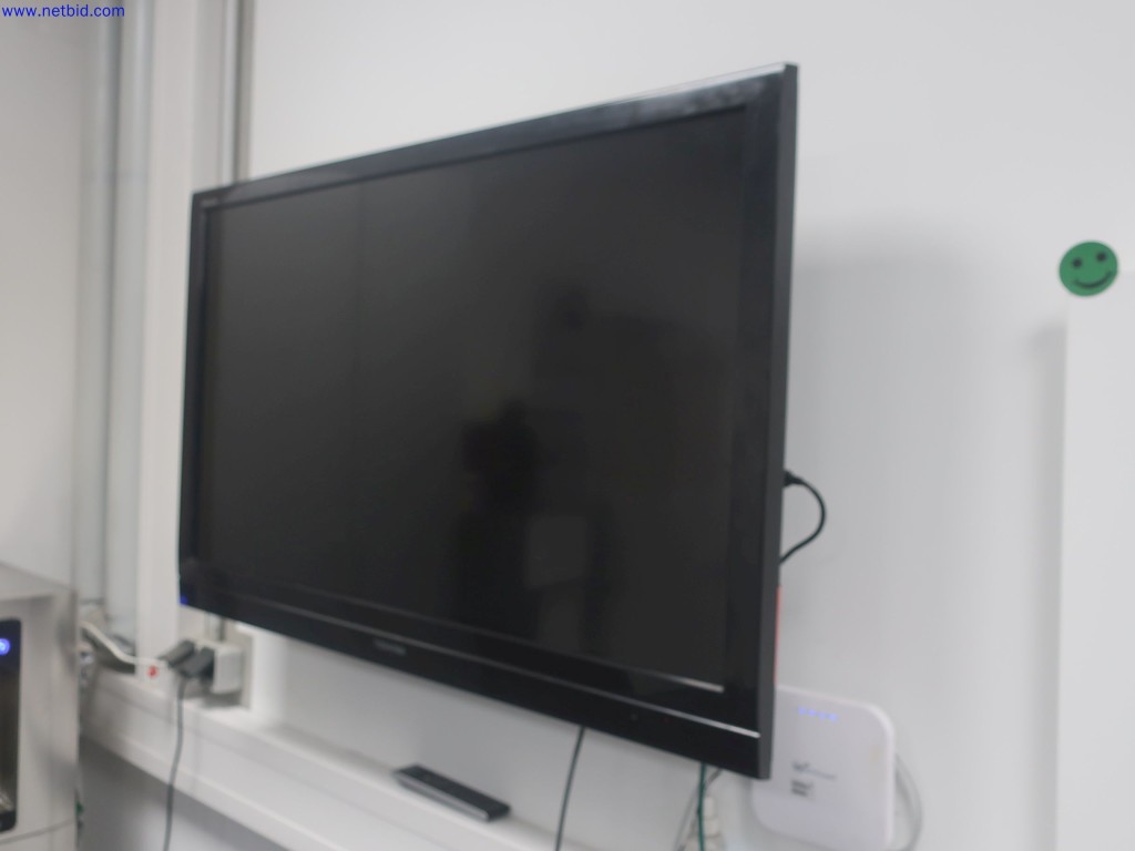 Used TOSHIBA Flat screen TV for Sale (Auction Premium) | NetBid Industrial Auctions