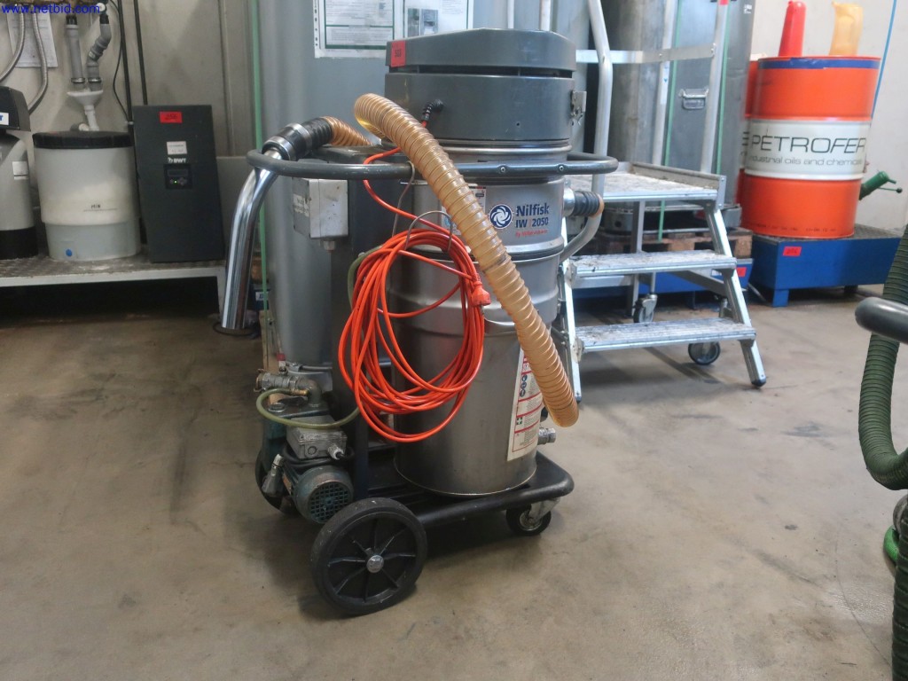 Used NILFISK IW2050 Oil extractor for Sale (Auction Premium) | NetBid Industrial Auctions