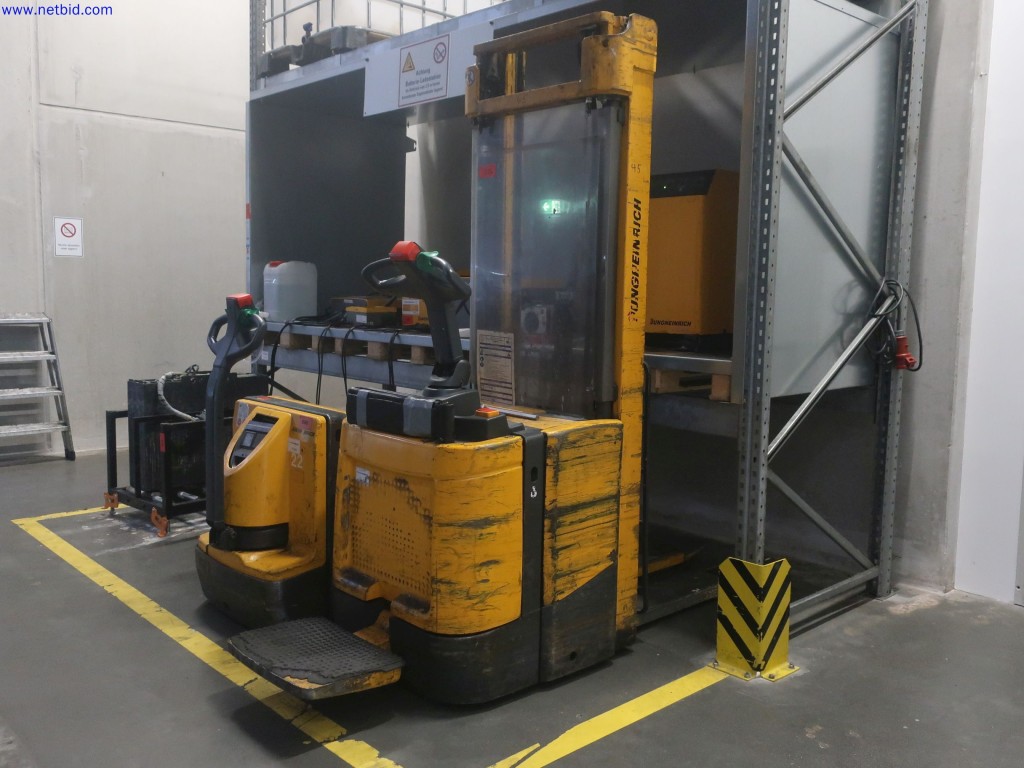 Used JUNGHEINRICH ERC Z14 Electric order picker for Sale (Auction Premium) | NetBid Industrial Auctions