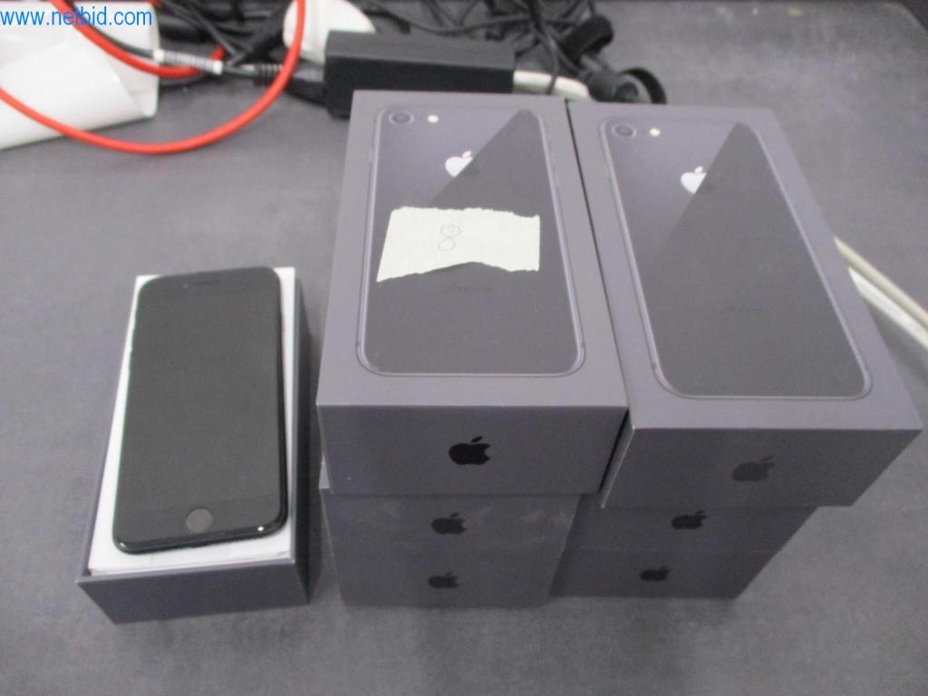 Used Apple iPhone 8 7 Smartphones for Sale (Online Auction) | NetBid Slovenija