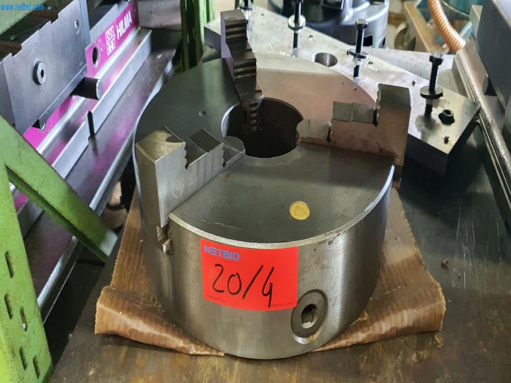 Used 4 Three-jaw chuck for Sale (Trading Premium) | NetBid Industrial Auctions