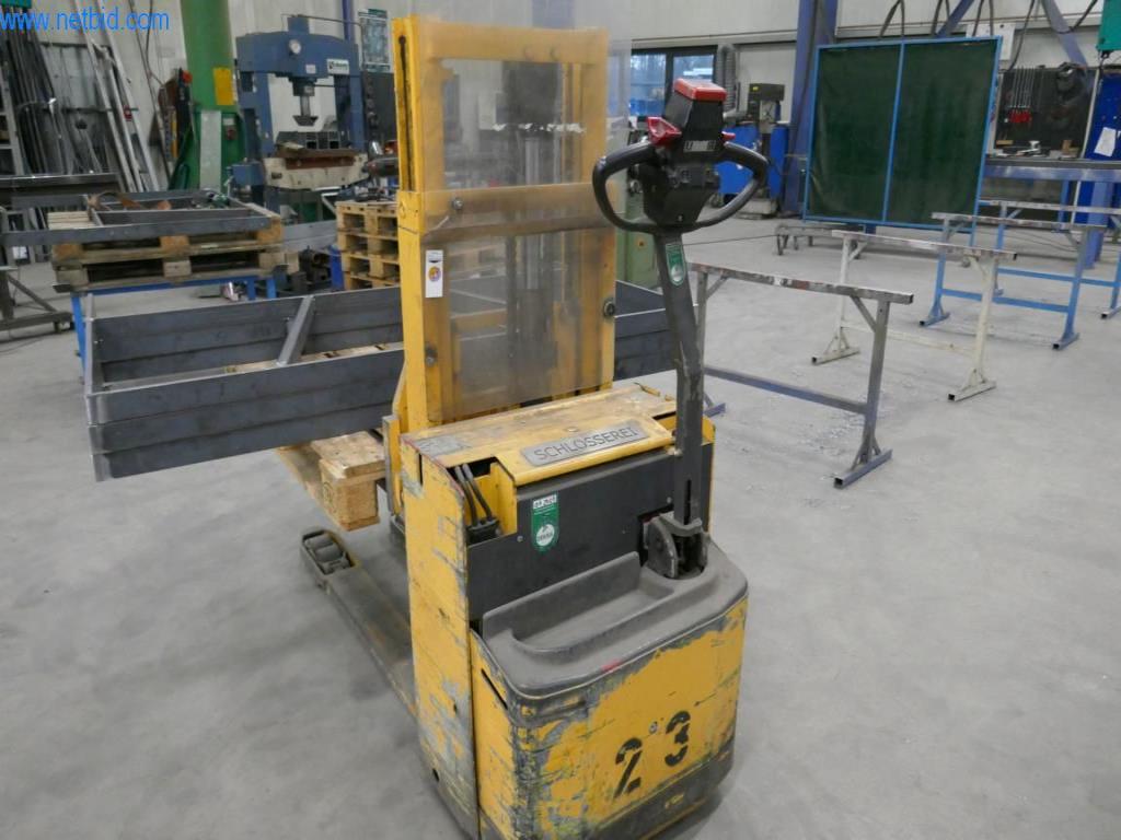 Electric pedestrian high lift truck (23) (Auction Premium) | NetBid ?eská republika