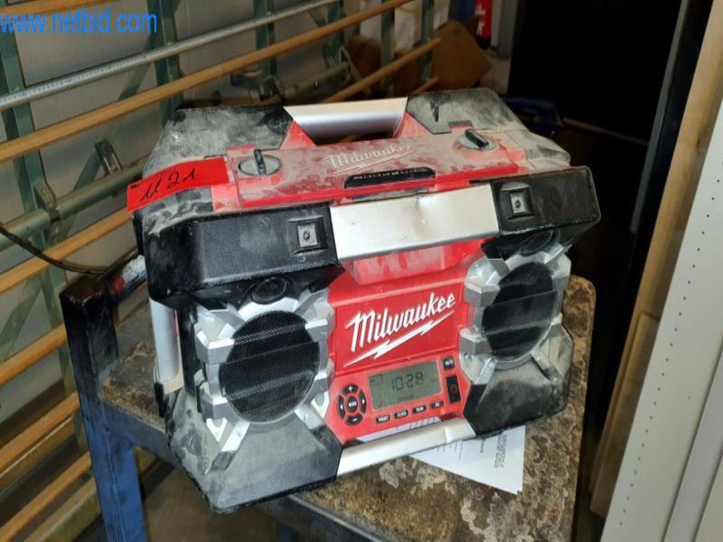 Used Milwaukee Construction site radio for Sale (Auction Premium) | NetBid Slovenija