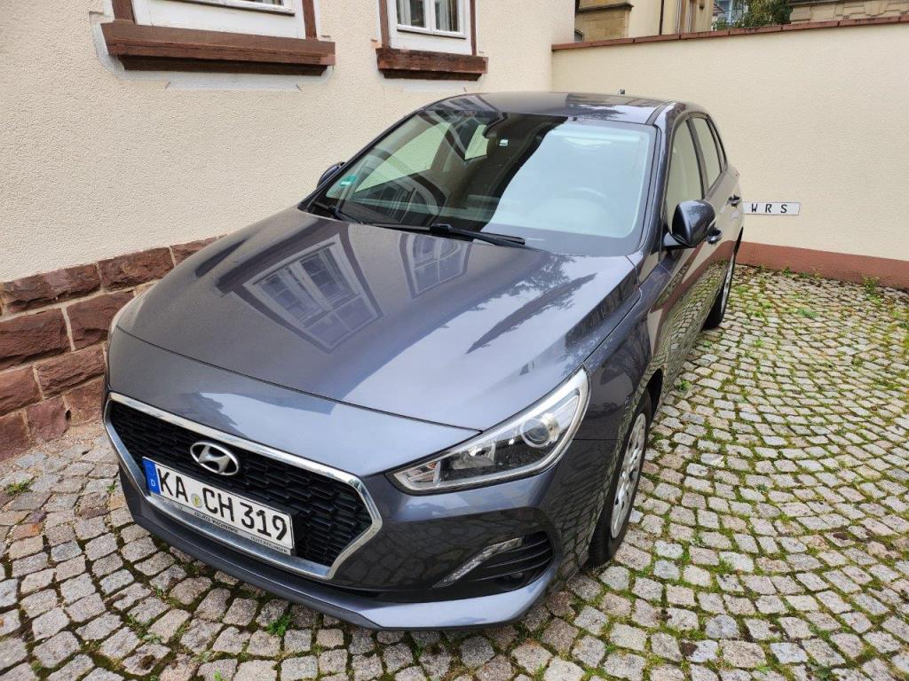 Hyundai i30 1,4 Ltr. Limousine Pkw gebraucht kaufen (Trading Premium) | NetBid Industrie-Auktionen