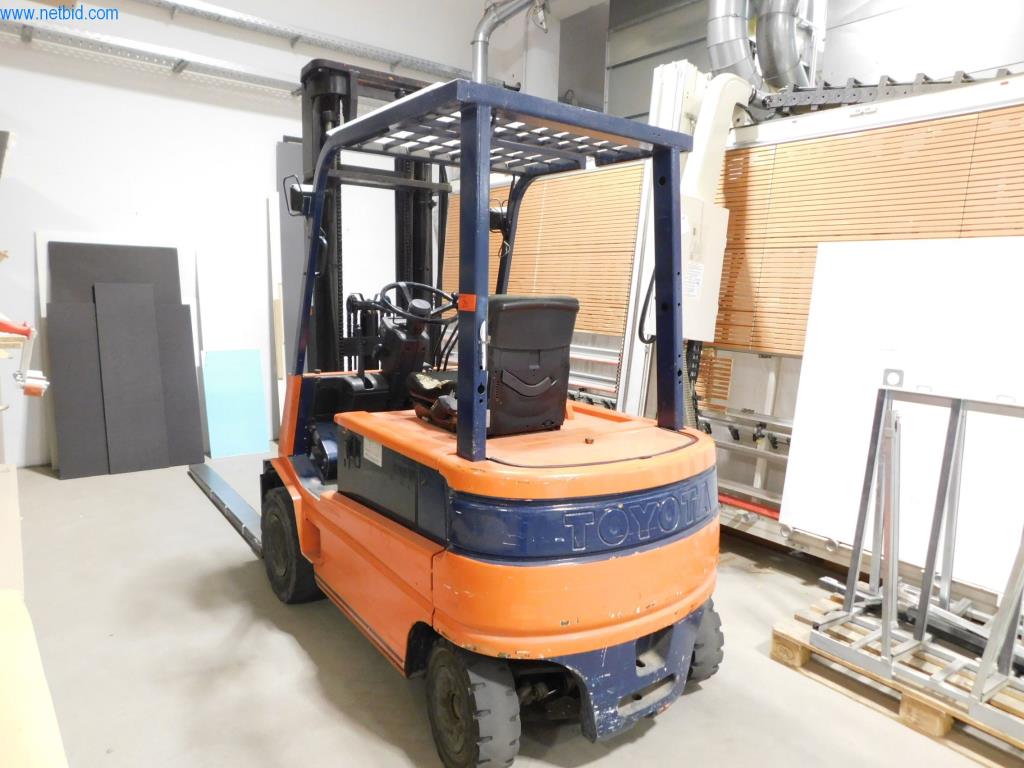 Used Toyota FBM25 Electric Forklift for Sale (Online Auction) | NetBid Slovenija