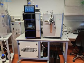 very well maintained mass spectrometer with HPLC system and accessories