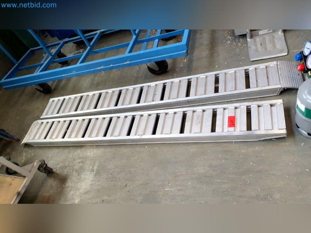 Used Aluminum access ramp for Sale (Auction Premium) | NetBid Industrial Auctions
