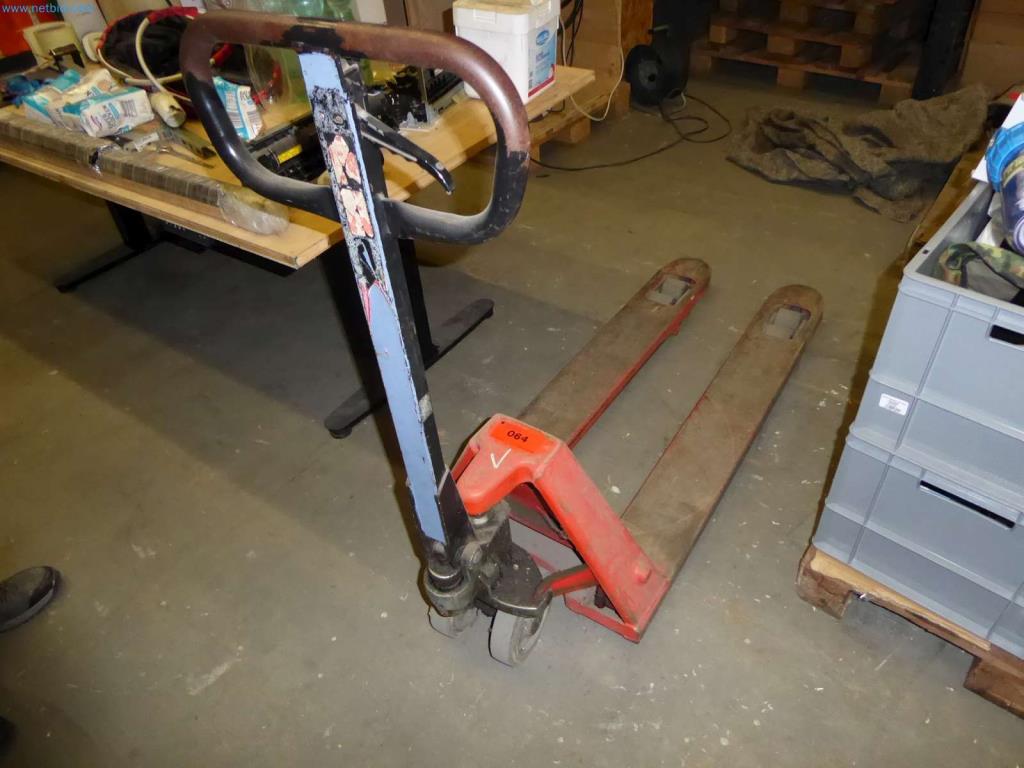 Used Fenwick M2054-115 Pallet truck for Sale (Auction Premium) | NetBid Industrial Auctions