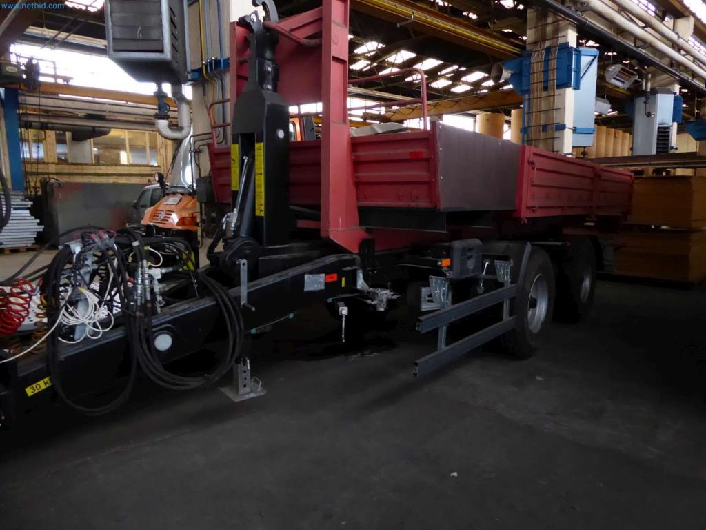 Used Pronar T285/1 Tandem trailer with hook lift for Sale (Auction Premium) | NetBid Industrial Auctions