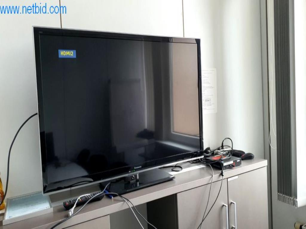 Used Panasonic TX-L47E5E 47" monitor for Sale (Auction Premium) | NetBid Industrial Auctions