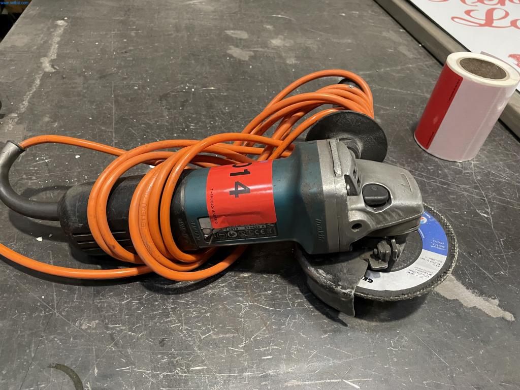 Used Makita 9558 NBR Angle grinder for Sale (Auction Premium) | NetBid Industrial Auctions