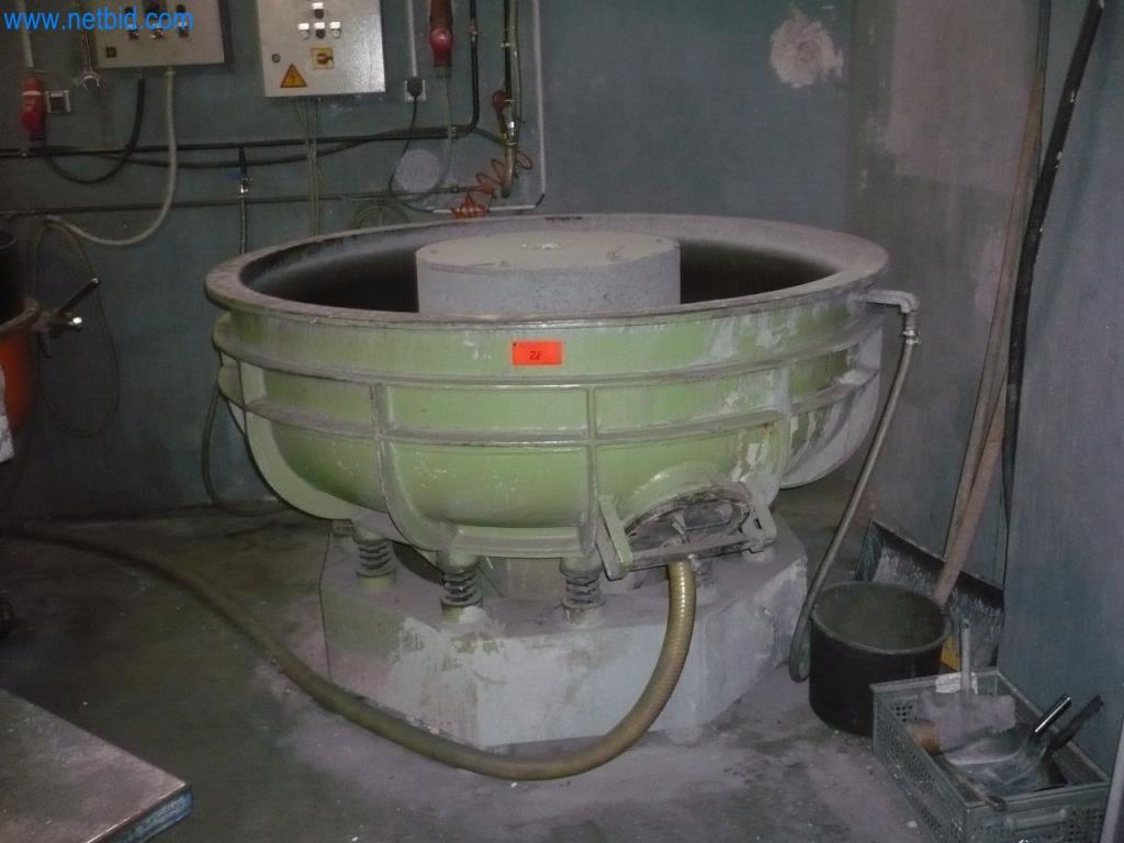 Used Rösler RM600 Vibratory finishing system for Sale (Auction Premium) | NetBid Industrial Auctions