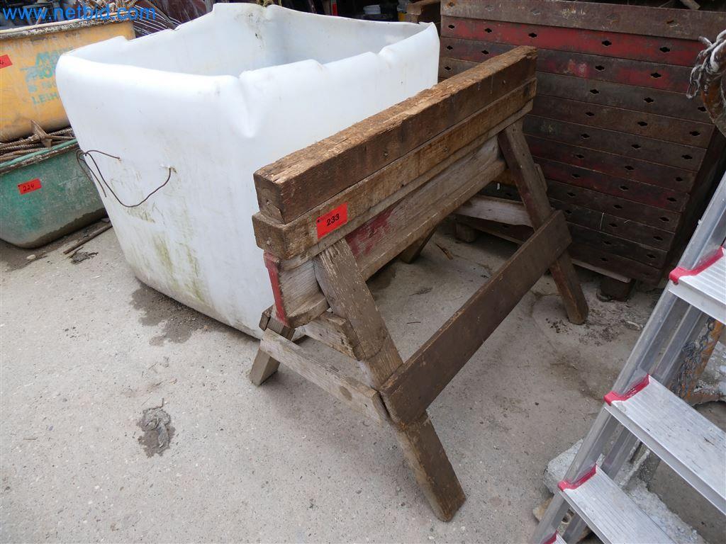 Used 2 Wooden supports for Sale (Auction Premium) | NetBid Industrial Auctions