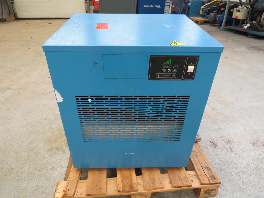 Used MTA KM 40 Compressed air refrigeration dryer for Sale (Auction Premium) | NetBid Industrial Auctions