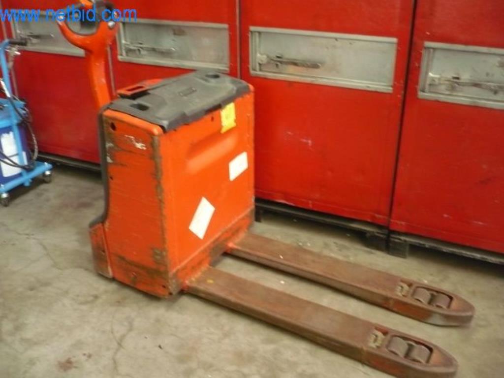Used Linde T20 Electric pallet truck for Sale (Auction Premium) | NetBid Industrial Auctions