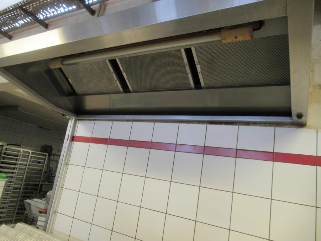 Extractor hood (surcharge subject to reservation)