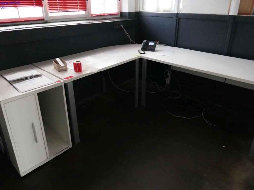 Bureau/hoekcombinatie (De prijs is onder voorbehoud)