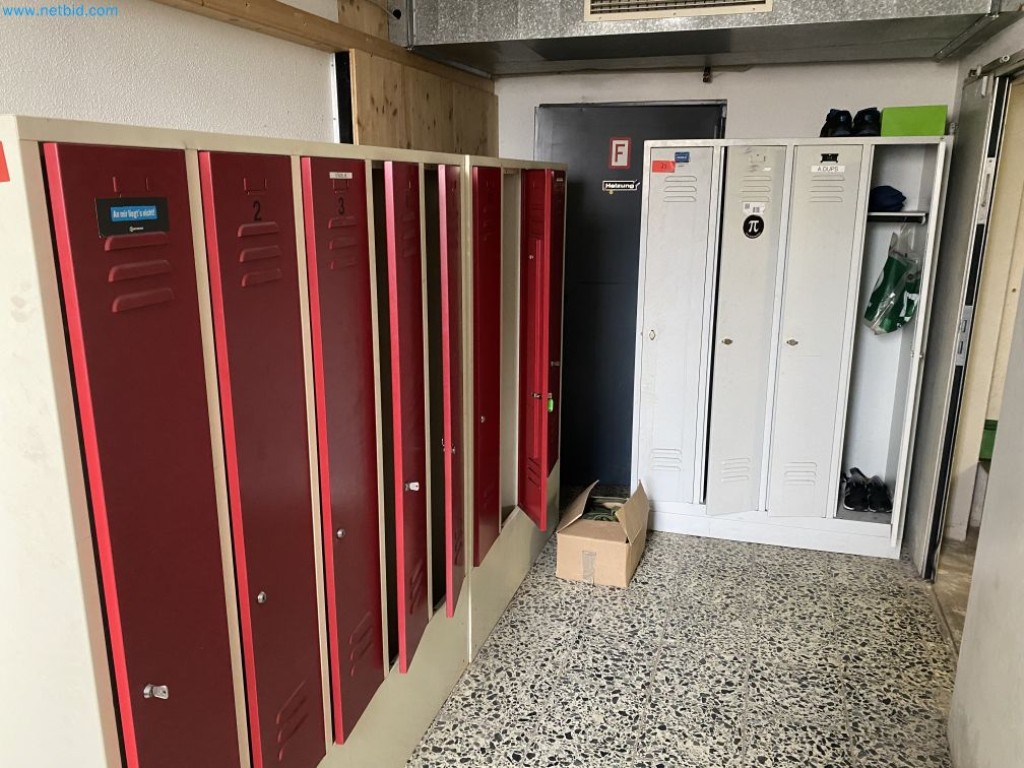 Used 3 Changing room lockers for Sale (Auction Premium) | NetBid Industrial Auctions