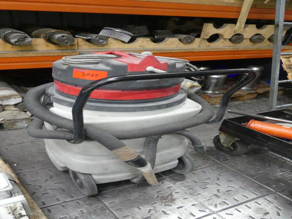 Used Jungheinrich Industrial vacuum cleaner for Sale (Auction Premium) | NetBid Industrial Auctions