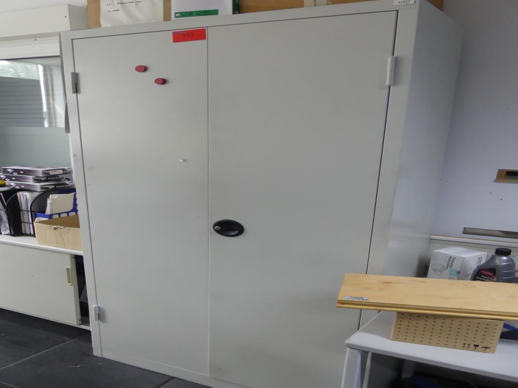 Stahlflügeltürschrank gebraucht kaufen (Auction Premium) | NetBid Industrie-Auktionen