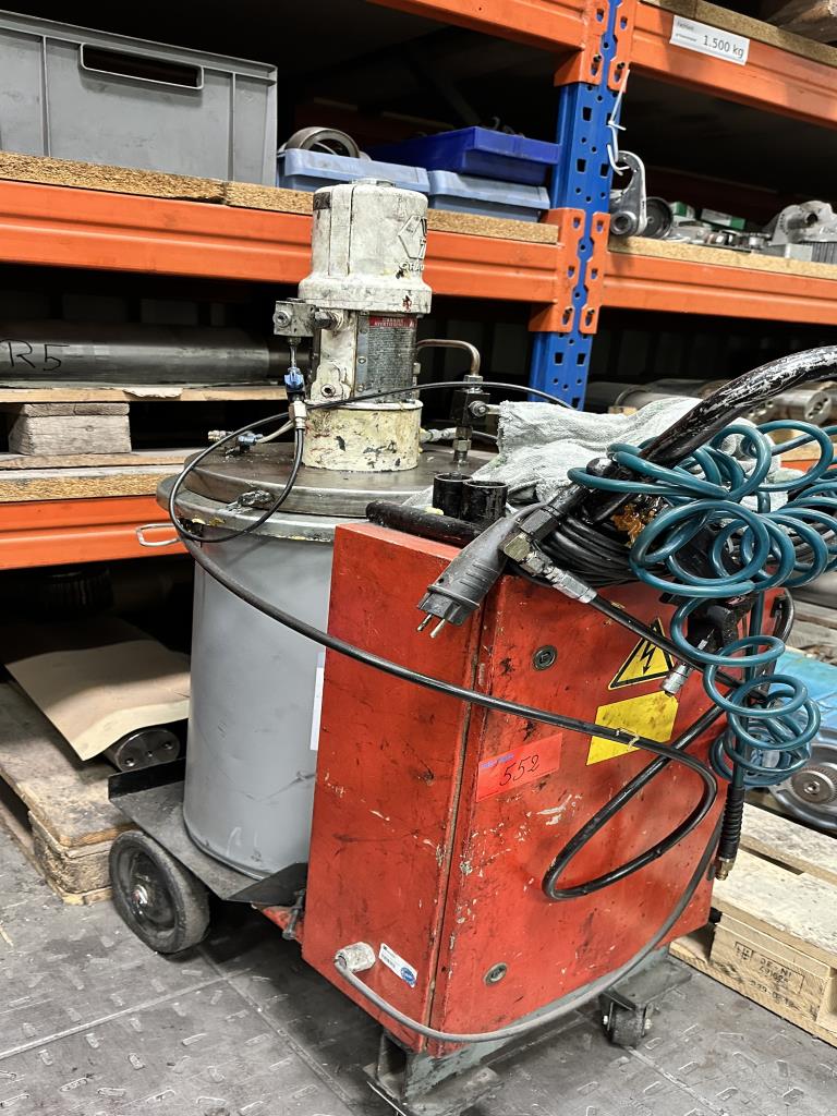 Used Graco Fire-Ball Oil/grease pump for Sale (Auction Premium) | NetBid Industrial Auctions