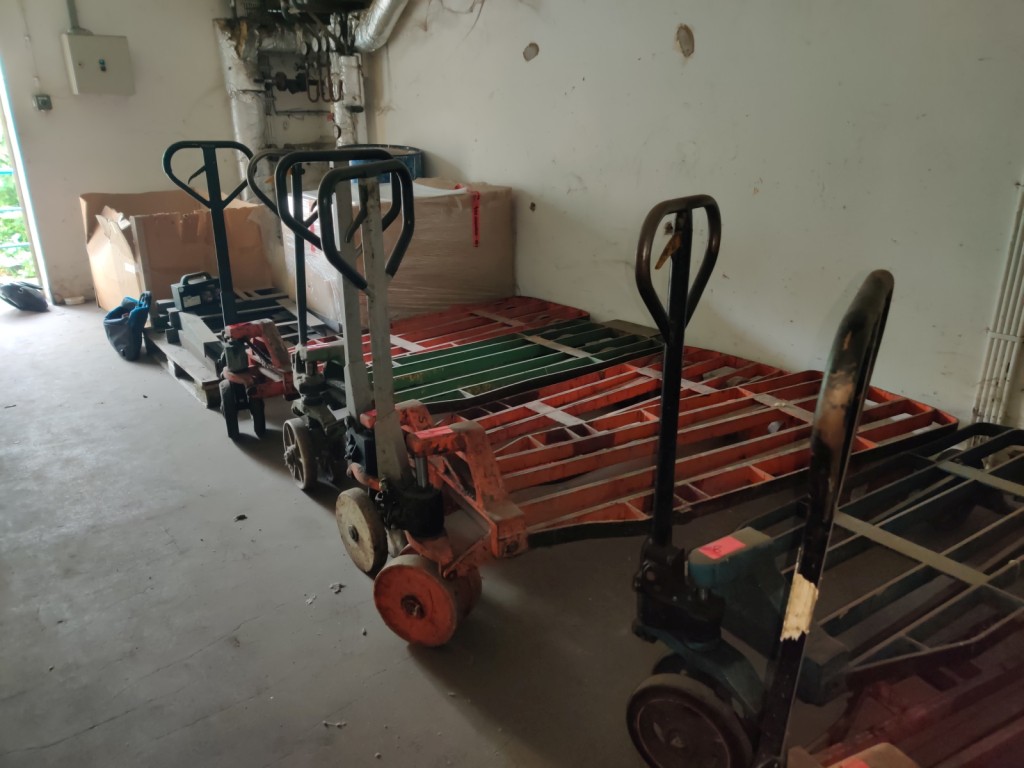 Used 5 Stk. Long lift truck/ heavy duty pallet truck for Sale (Auction Premium) | NetBid Industrial Auctions