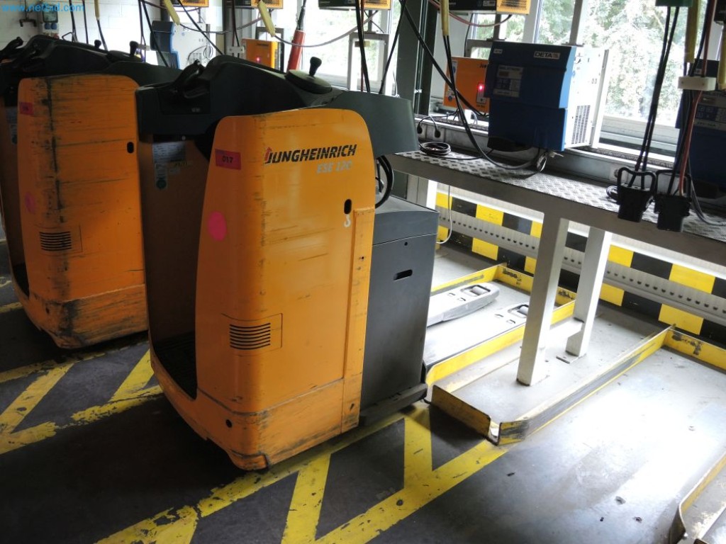 Used Jungheinrich ESE120 Electric sideloader for Sale (Auction Premium) | NetBid Industrial Auctions