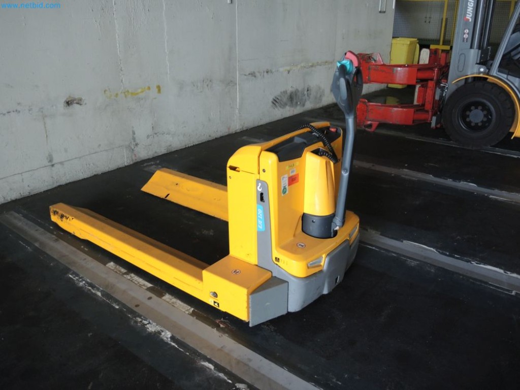 Used Jungheinrich EJE120 Electric pedestrian pallet truck for Sale (Auction Premium) | NetBid Industrial Auctions