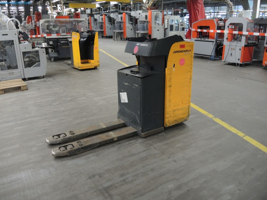 Used Jungheinrich ESE120 Electric sideloader for Sale (Auction Premium) | NetBid Industrial Auctions