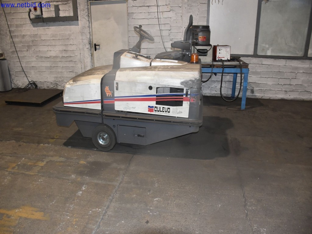 Used Dulevo 90EH Kehrmaschine for Sale (Auction Premium) | NetBid Industrial Auctions