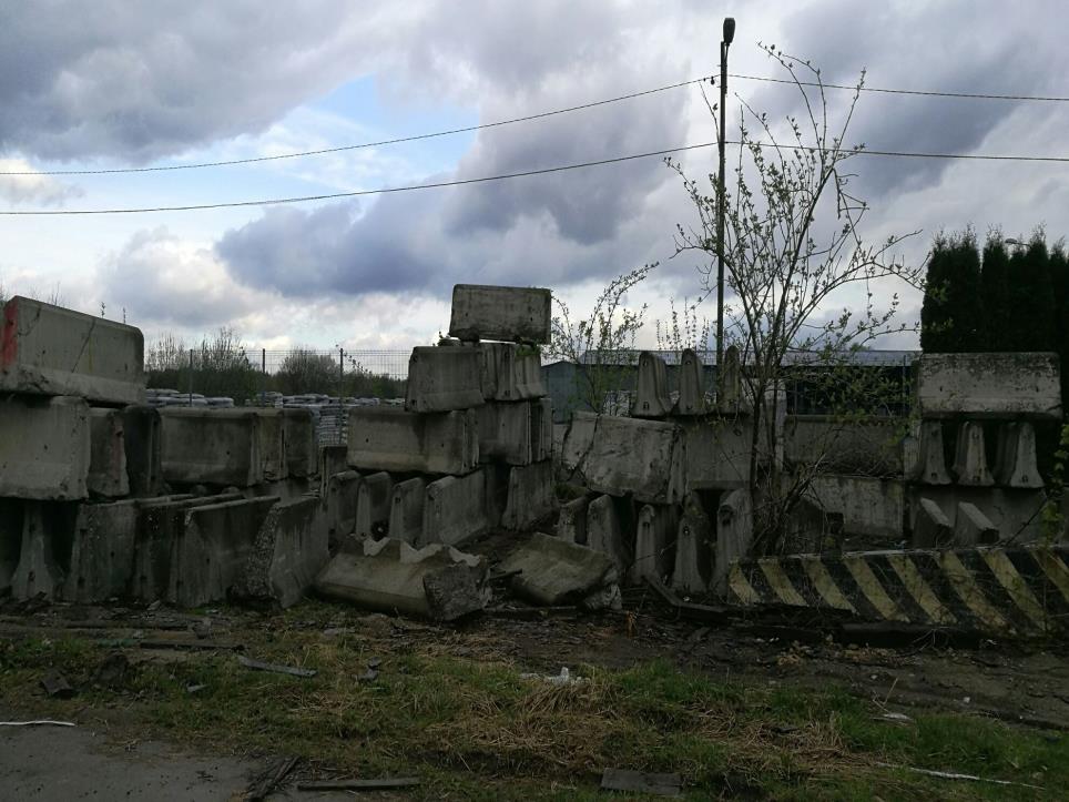 Used Concrete fencing, 7 pcs. for Sale (Auction Premium) | NetBid Industrial Auctions