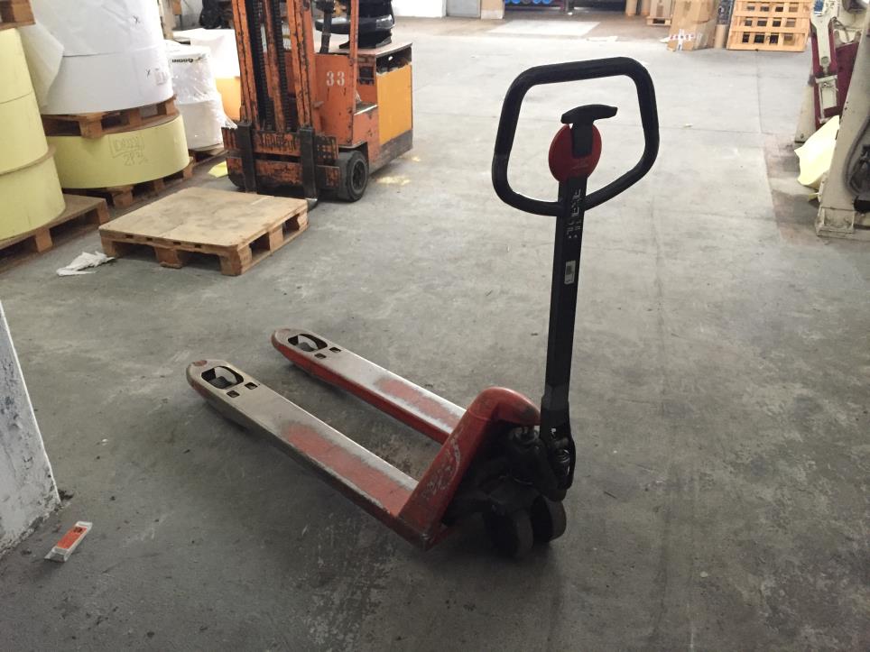 Used Linde Manual pallet truck for Sale (Auction Premium) | NetBid Industrial Auctions