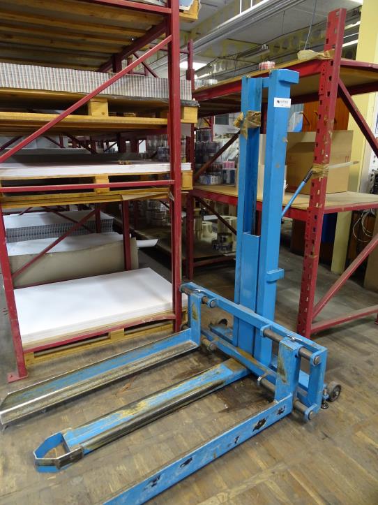 Used Manual lift for Sale (Auction Premium) | NetBid Industrial Auctions