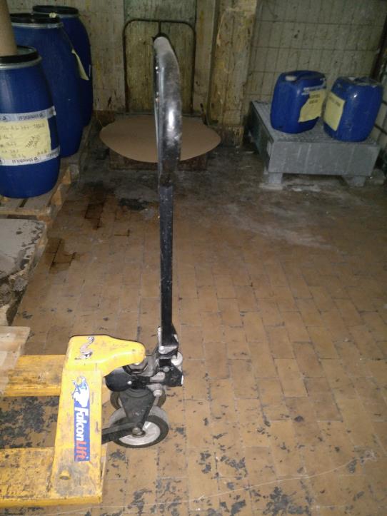 Used Falcon Lift Manual Pallet truck for Sale (Auction Premium) | NetBid Slovenija